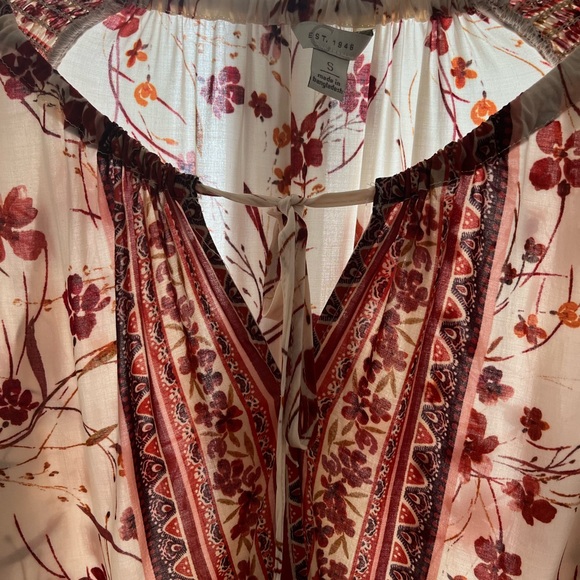 Women’s Small Blouse. Never worn. Elastic hem. - Picture 1 of 3